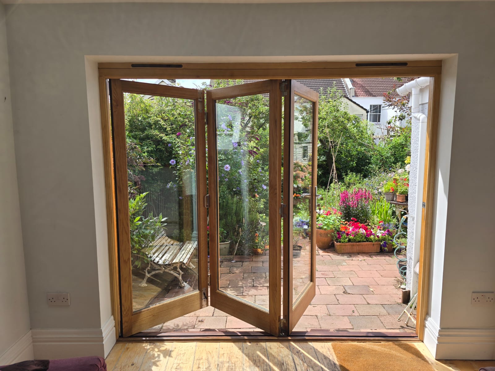 Replacing and repairing broken bi-fold doors